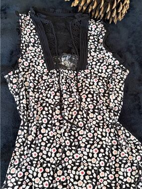 Express Black Floral Lace-Trim Sleeveless Blouse